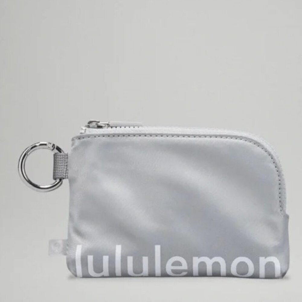 NWT Lululemon Clippable Card Pouch - Silver Drop/Vapor